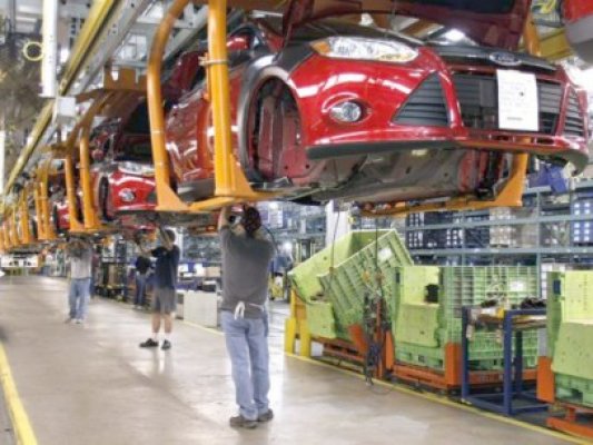 Ford opreşte 20 de zile producţia de automobile în septembrie şi octombrie